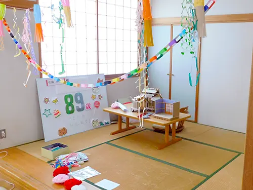 ▲誕生日会の飾り付けの様子。特別な日を皆でお祝い！